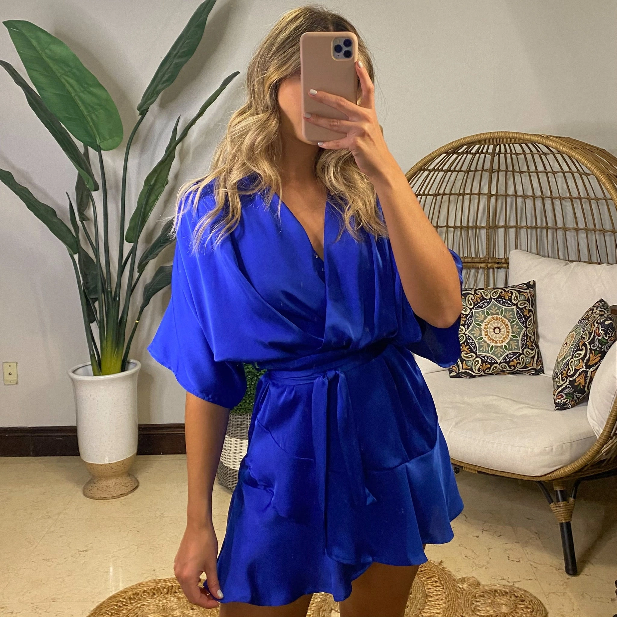 Zuri Dress: Zauberhafte Sommerrobe für unvergessliche Momente leicht und luftig ein Traum aus Stoff.